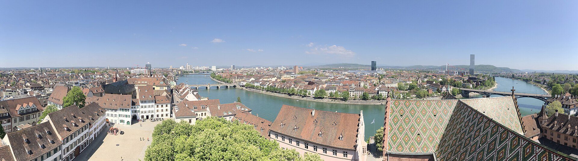 Furnished apartment in the Basel region with open living and kitchen area