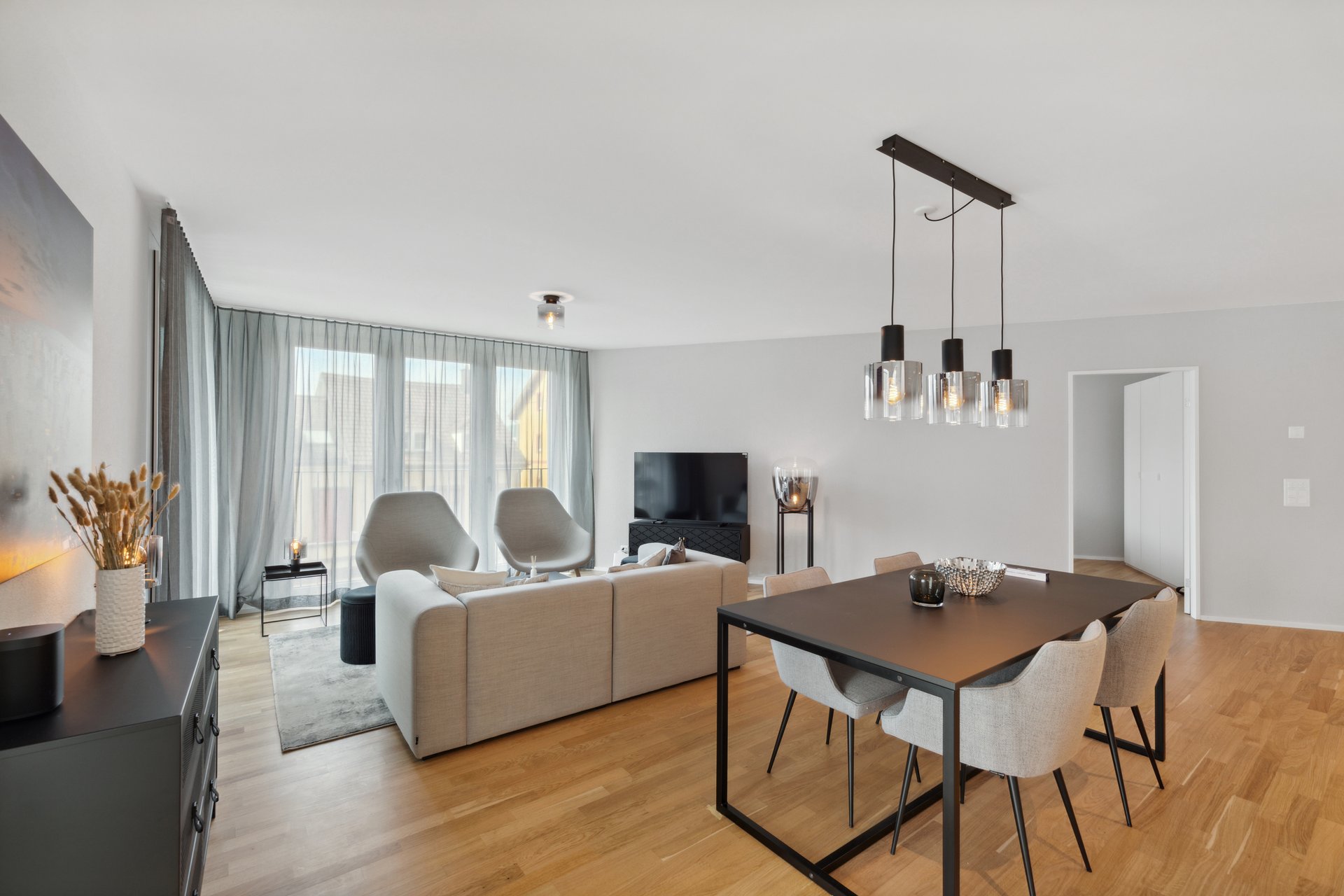 Discover stylish and comfortable furnished apartments in Basel. Our apartments offer high-quality furniture and top-notch amenities for your optimal living comfort. Enjoy luxurious living in one of Switzerland's most beautiful cities. Find your perfect ac
